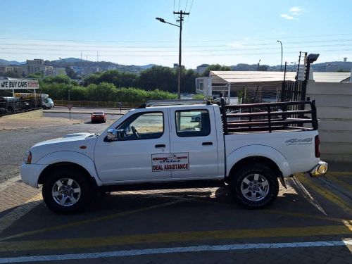 Nissan NP300 2.5 D/C 4x4 in Namibia