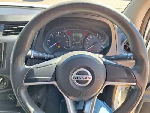 Nissan Navara 2.5 XE  D/C 4x4 Deal Assistance in Namibia