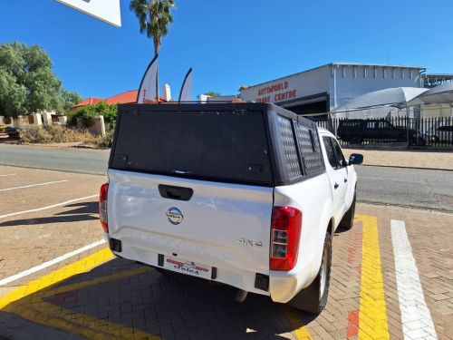 Nissan Navara 2.5 XE  D/C 4x4 Deal Assistance in Namibia
