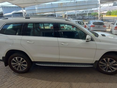 Mercedes-Benz GLS 350D in Namibia
