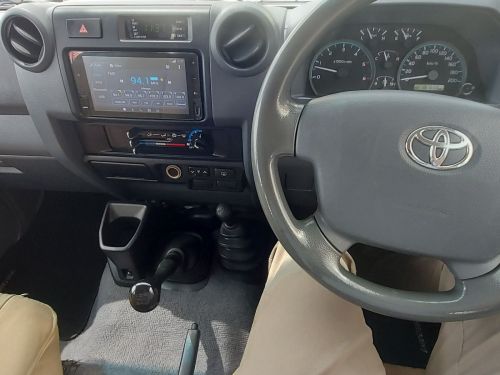 Toyota Landcruiser 76 V8 SW in Namibia