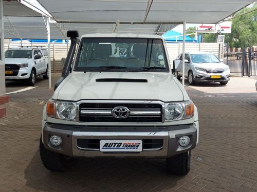 Toyota Landcruiser 76 V8 SW in Namibia