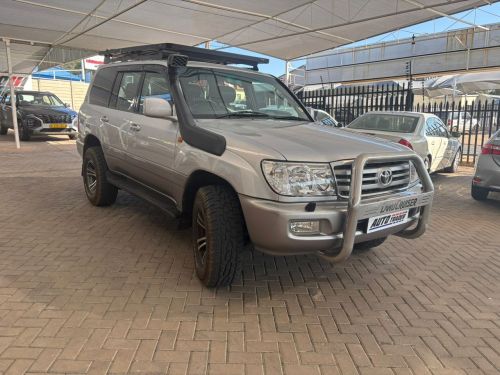Toyota Land Cruiser 100 V8 in Namibia