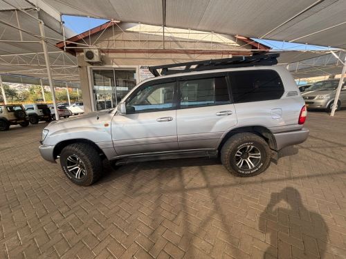 Toyota Land Cruiser 100 V8 in Namibia