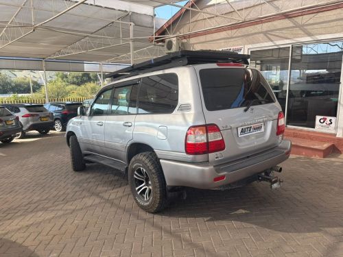 Toyota Land Cruiser 100 V8 in Namibia