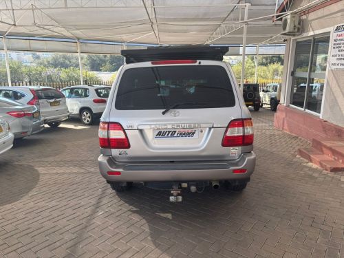 Toyota Land Cruiser 100 V8 in Namibia