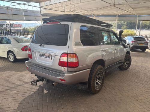 Toyota Land Cruiser 100 V8 in Namibia