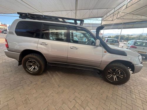 Toyota Land Cruiser 100 V8 in Namibia