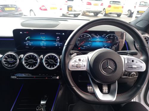 Mercedes-Benz GLB 220D 4Matic in Namibia