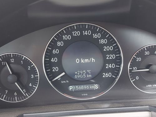 Mercedes-Benz E200 K Avantgarde in Namibia