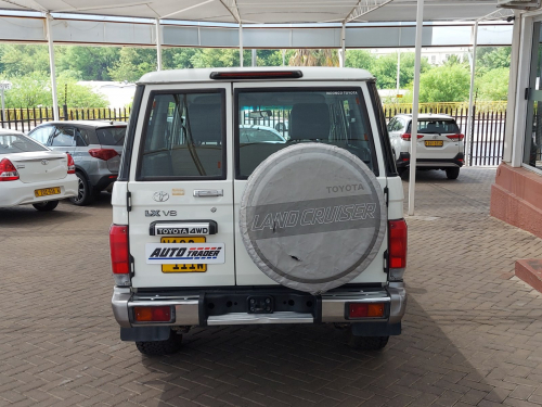 Toyota Land Cruiser V8 in Namibia