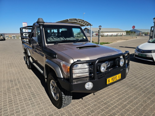 Used Toyota Land Cruiser LX V8 S/C for sale in Keetmanshoop