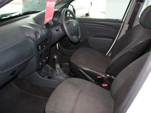 Nissan Nissan np200 1.6 A/C in Namibia