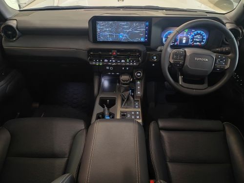Toyota Prado 2.8GD6 VX-R AT in Namibia