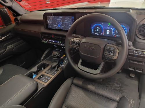 Toyota Prado 2.8GD6 VX-R AT in Namibia