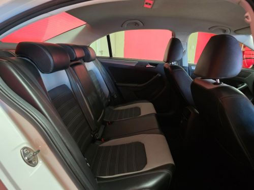 Volkswagen Jetta VI 1.4 TSI Highline in Namibia