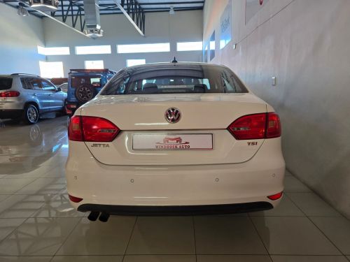 Volkswagen Jetta VI 1.4 TSI Highline in Namibia