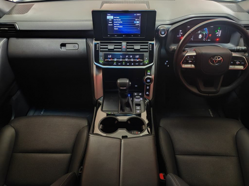 Toyota Landcruiser 300 3.3D GX-R AT in Namibia