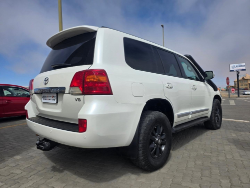 Toyota LAND CRUISER 200 V8 VX 4.5D 4X4 A/T in Namibia