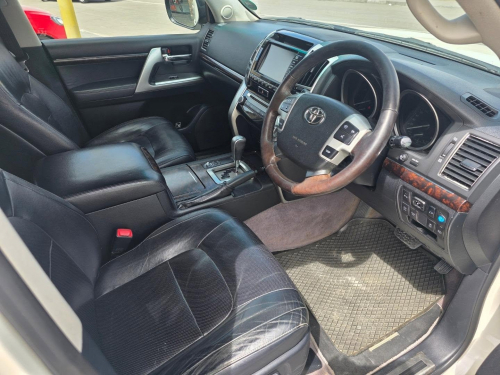 Toyota LAND CRUISER 200 V8 VX 4.5D 4X4 A/T in Namibia