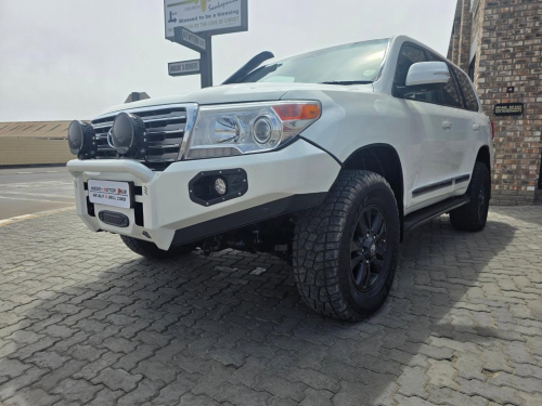 Toyota LAND CRUISER 200 V8 VX 4.5D 4X4 A/T in Namibia
