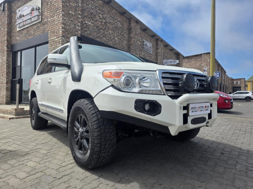 Toyota LAND CRUISER 200 V8 VX 4.5D 4X4 A/T in Namibia