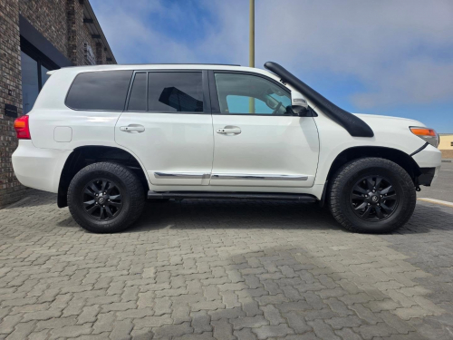 Toyota LAND CRUISER 200 V8 VX 4.5D 4X4 A/T in Namibia