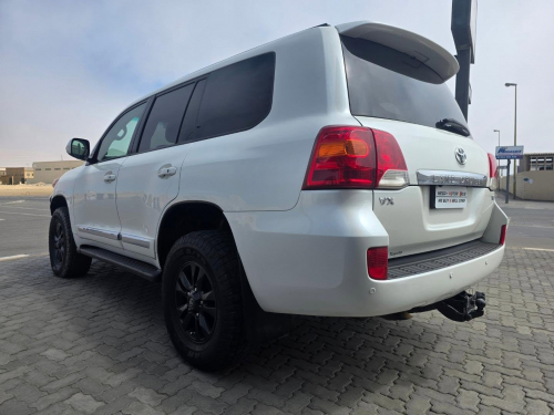 Toyota LAND CRUISER 200 V8 VX 4.5D 4X4 A/T in Namibia