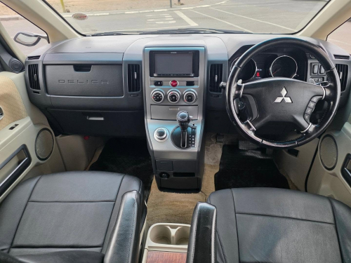 Mitsubishi DELICA D5 2.4 4X4 A/T in Namibia