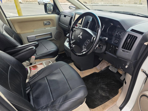 Mitsubishi DELICA D5 2.4 4X4 A/T in Namibia