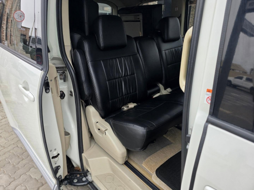 Mitsubishi DELICA D5 2.4 4X4 A/T in Namibia