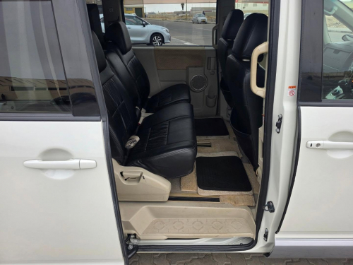 Mitsubishi DELICA D5 2.4 4X4 A/T in Namibia