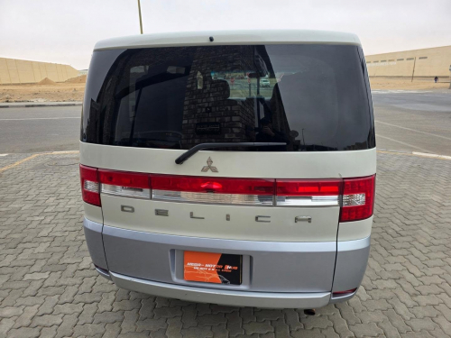 Mitsubishi DELICA D5 2.4 4X4 A/T in Namibia