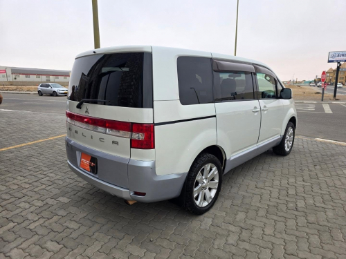 Mitsubishi DELICA D5 2.4 4X4 A/T in Namibia