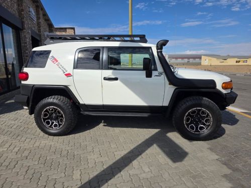 Toyota FJ CRUISER 4.0 V6 A/T 4X4 in Namibia