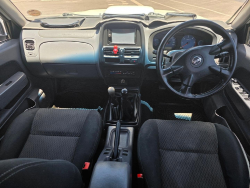Nissan NP300 HARDBODY 2.5 TDI 4X4 M/T D/C in Namibia
