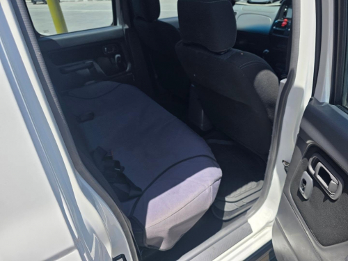 Nissan NP300 HARDBODY 2.5 TDI 4X4 M/T D/C in Namibia