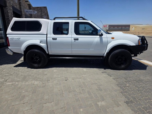 Nissan NP300 HARDBODY 2.5 TDI 4X4 M/T D/C in Namibia
