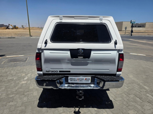 Nissan NP300 HARDBODY 2.5 TDI 4X4 M/T D/C in Namibia