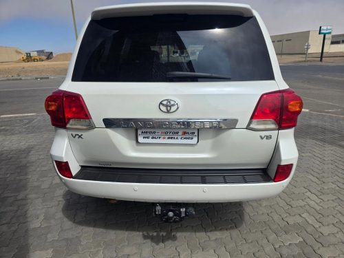 Toyota LAND CRUISER 200 V8 VX 4.5D 4X4 A/T in Namibia