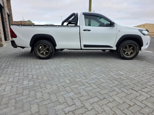 Toyota HILUX 2.4 GD AC M/T in Namibia