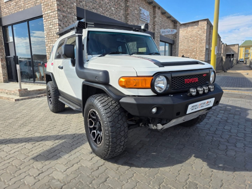 Toyota FJ CRUISER 4.0 V6 4X4 A/T in Namibia