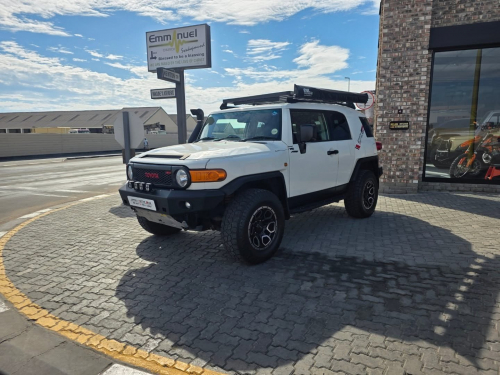 Used Toyota FJ CRUISER 4.0 V6 4X4 A/T for sale in Swakopmund