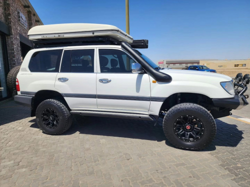Toyota LAND CRUISER 105 GX 4.5EFI 4X4 M/T in Namibia