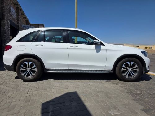 Mercedes-Benz GLC 220D 4 MATIC A/T in Namibia