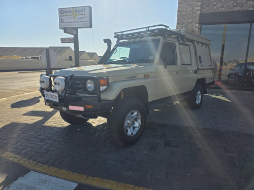 Toyota LANDCRUISER 4.5 EFI M/T 4X4 P/U D/C CAMPER in Namibia