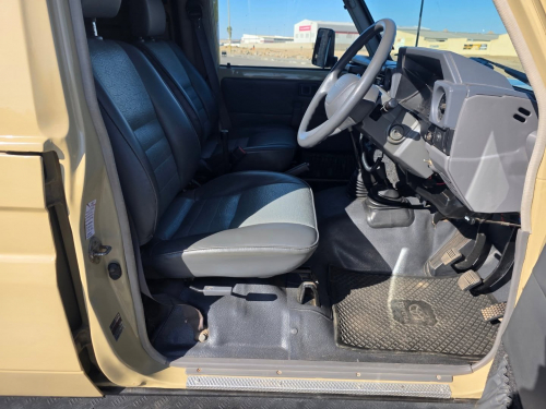 Toyota LANDCRUISER 4.5 EFI M/T 4X4 P/U D/C CAMPER in Namibia