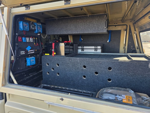 Toyota LANDCRUISER 4.5 EFI M/T 4X4 P/U D/C CAMPER in Namibia