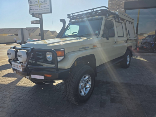 Toyota LANDCRUISER 4.5 EFI M/T 4X4 P/U D/C CAMPER in Namibia