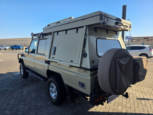 Toyota LANDCRUISER 4.5 EFI M/T 4X4 P/U D/C CAMPER in Namibia